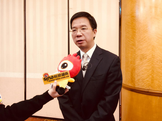 湖南省交通运输厅党组成员、副厅长肖文伟接受新浪湖南专访