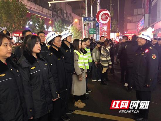 衡阳城管全员上岗,全力做好市容环境保障。