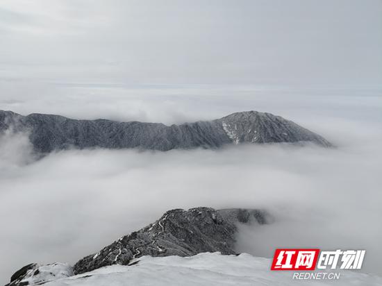 雪景、云海、雾凇三大景观同时出现，亦动亦静。