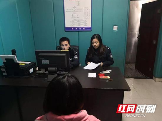 目前,该女子已投案自首。