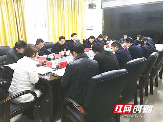 衡阳市委副书记廖健到衡阳市扶贫开发办公室调研脱贫攻坚工作。