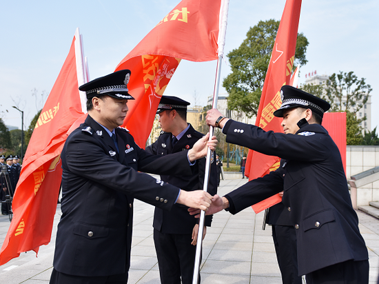 【政治建警在基层·长沙】以雷锋警队建设助