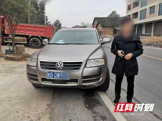 　　男子驾驶“三套”车上路被衡南交警查获。