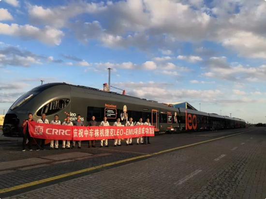 ▲2019年9月18日，中国出口欧盟首列动车组“天狼星号”运抵捷克。