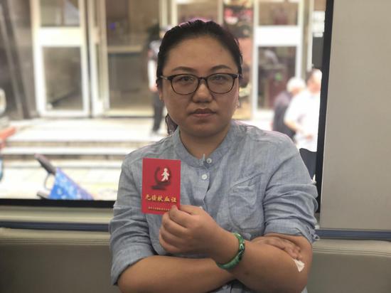 中国邮政储蓄银行郴州分行计划财务部总经理颜艳第6次参加献血