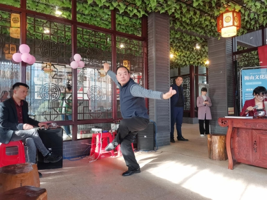 武术家袁铁军老师表演梅山拳法
