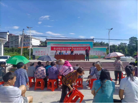 武冈市水利局驻村第一书记潘泽炎在典礼上发言