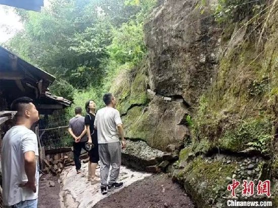乐山市五通桥区蔡金镇开展雨后灾害点位巡查。 四川应急供图