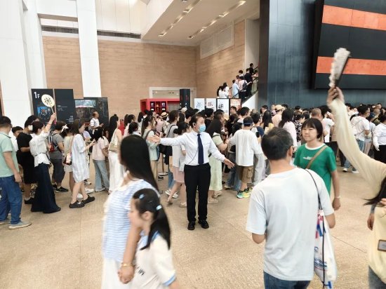 开馆时参观秩序维护