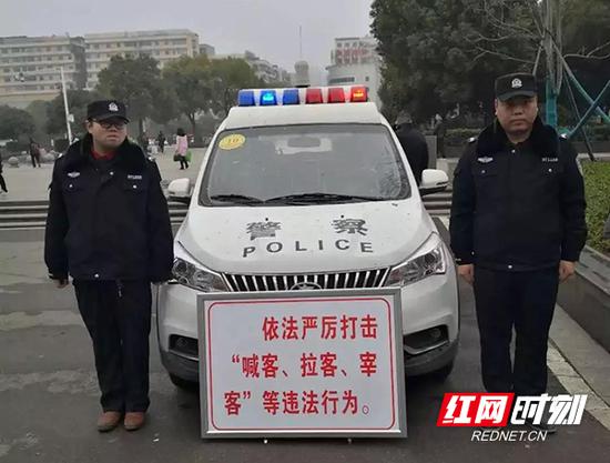 民警运用“宣传—劝离—警告—处罚”的四步工作模式，对广场内喊客拉客行为进行打击。