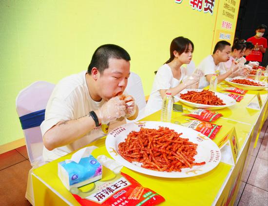 参加麻辣王比赛的选手们
