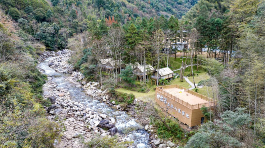 (森林人家野奢露营营依山傍水 星辰体验官 小房同学)