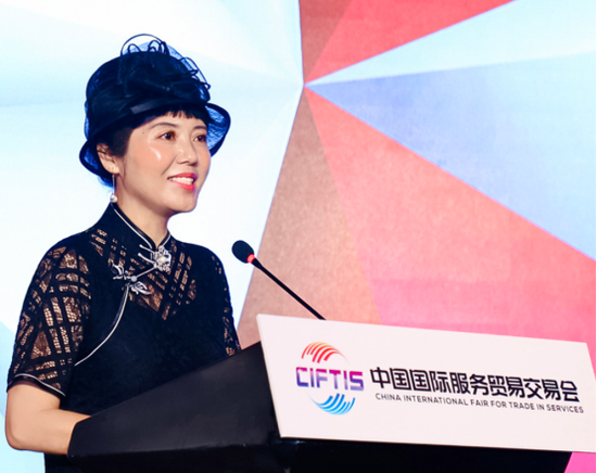 图为“奥运艺术使者”黄剑服贸会上作主题演讲