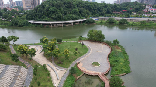 （邵阳市区邵水西路东湖雅韵段“口袋公园”）