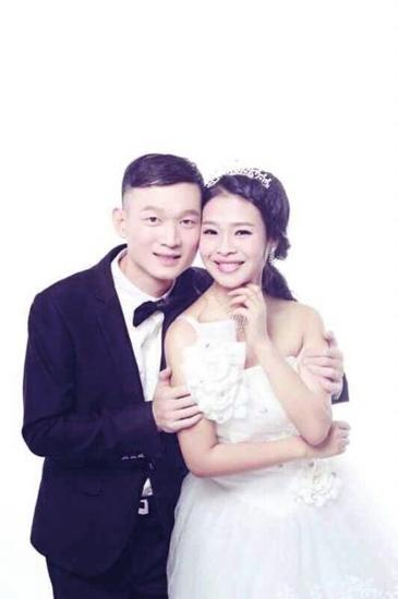 ◀出事前，陈晟和女友拍的婚纱照。供图/安佩玉 