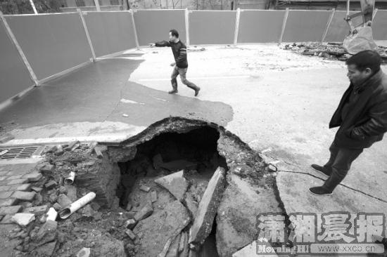 长沙新开铺污水厂水管爆裂现场。