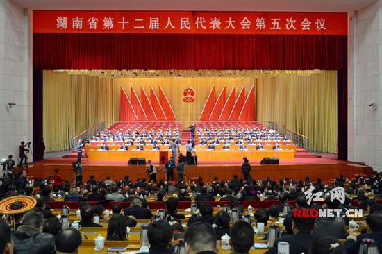 湖南省十二届人大五次会议圆满完成各项议程，胜利闭幕