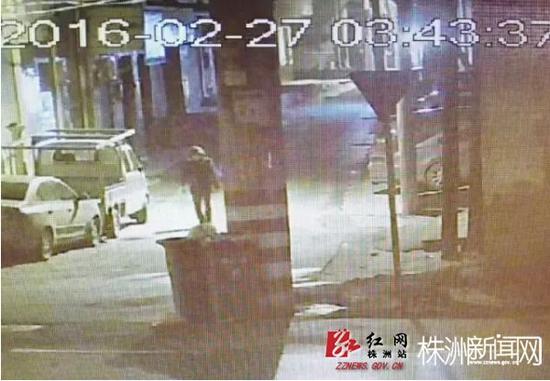 株洲晚报2月29日讯(记者 温琳)前日凌晨0时许,醴陵市滨河路上一条小巷内,一名28岁的女子被人刺死。12个小时后,嫌疑人被抓获。