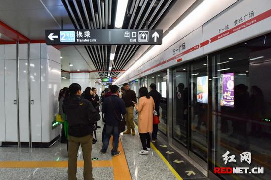 今后,可在地铁五一广场站与2号线实现换乘。