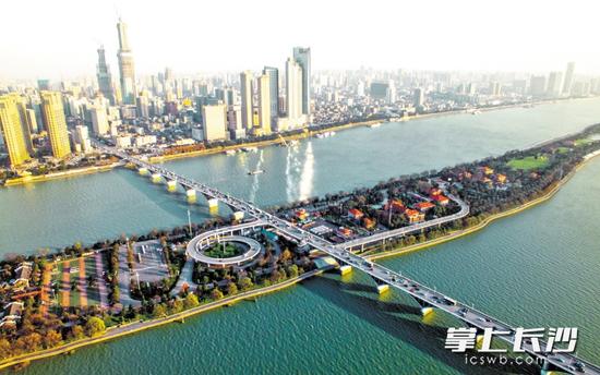 　　橘子洲上有百年历史的长沙海关公廨修复后，将作为爱国主义教育基地免费向游客开放。 　　长沙晚报记者李锋摄