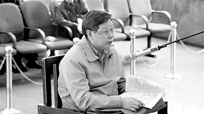 李自成在法庭受审。湖南省纪委供图