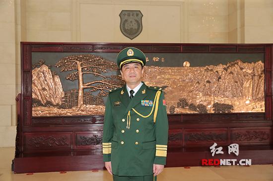刚刚晋升少将警衔的武警湖南省总队司令员刘国荣。