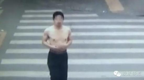 长沙一 公交 车现 色狼  女子提醒反遭扇耳光_新