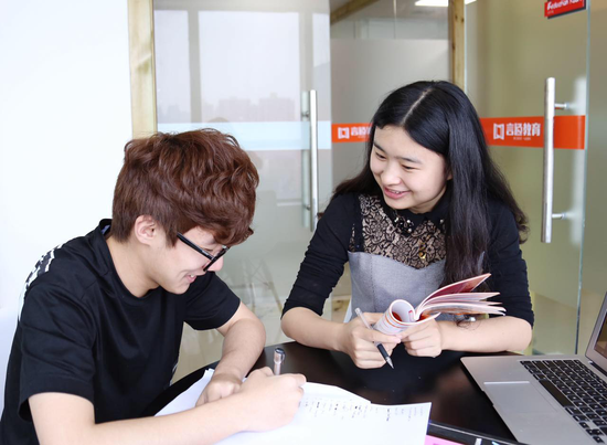 言通教育老师解答学生学习英语的疑问。