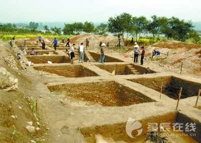 高庙遗址考古现场。 杨锡建 摄