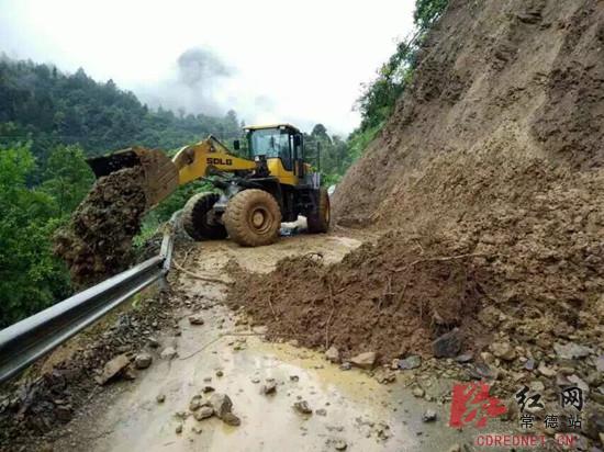 石门县遭受暴雨袭击,交通道路损毁