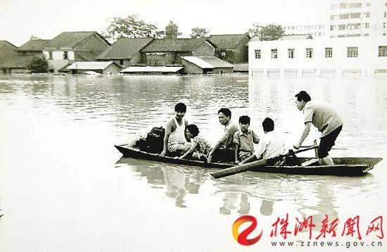 1994年洪灾,株洲河西变成泽国(资料图)陈瑛 摄