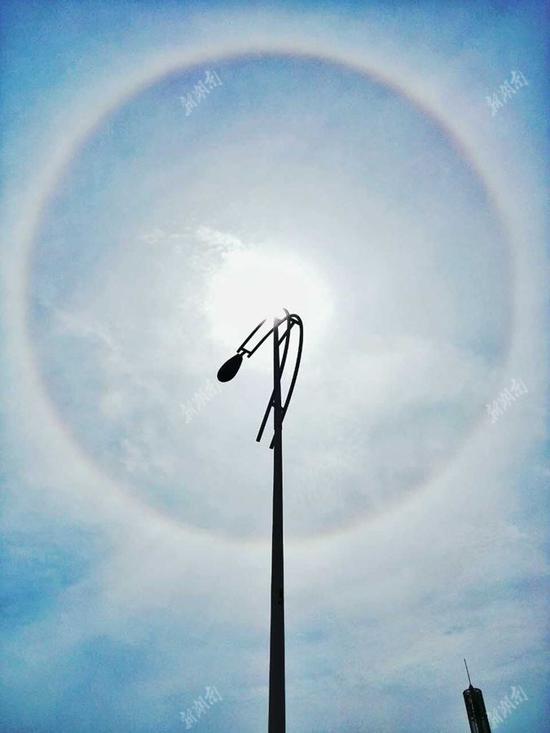长沙天空出现日晕景观 太阳自带"光环"