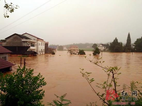 汉寿一村庄遭大水围困
