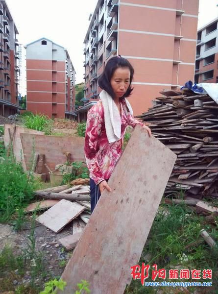 李香莲在建筑工地务工。