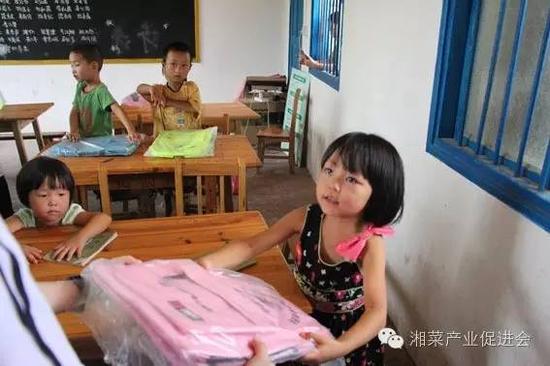 湖南学子暑假农村支教 把国学带给留守儿童