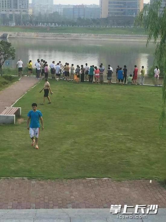 网友拍下的画面