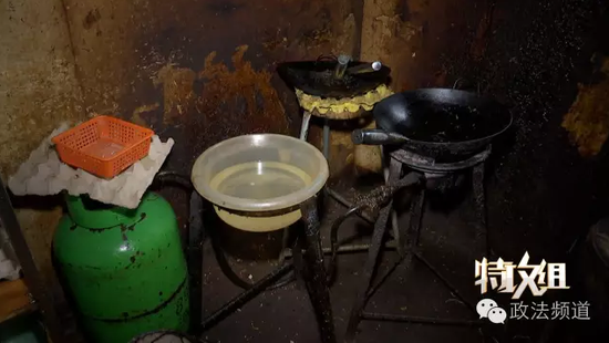 长沙校园周边外卖软件点餐饭店脏乱差 无食品