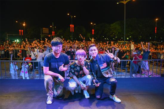 《中国新歌声》人气学员空降长沙 现场曝周杰