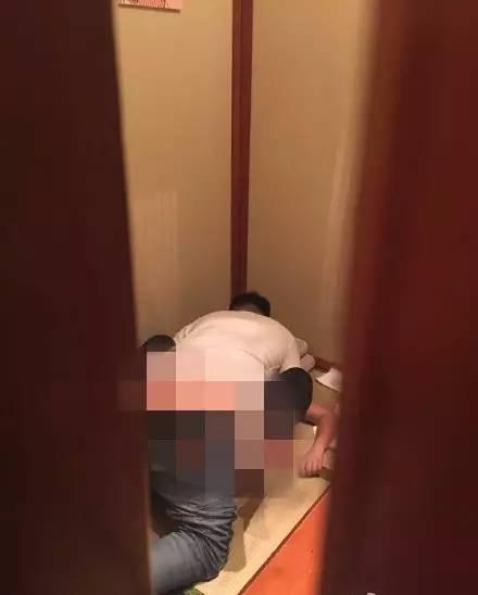 济南男女饭店内不雅照疯传