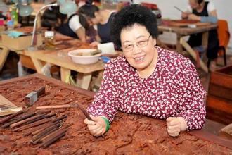 胡润女富豪榜发布:陈丽华成中国女首富 周群飞