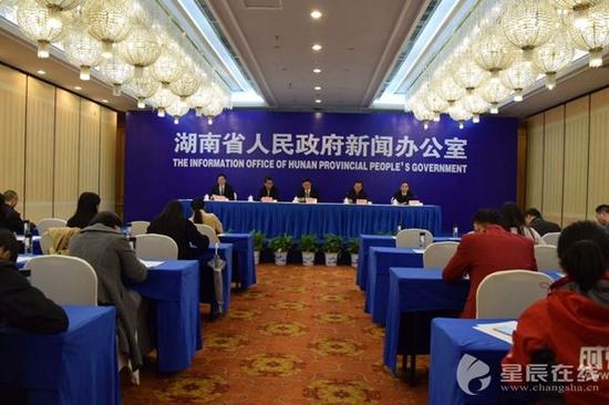 (10月31日，“迎接党代会 建设新湖南”系列新闻发布会开启人社工作篇。)