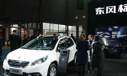 人流如织的东风标致展台
