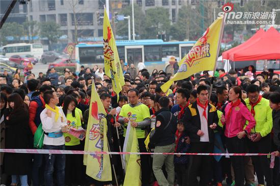 1月1日上午10点,“小鸡快跑”活动在长沙步步高·梅溪新天地举行。