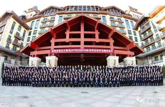 北大青鸟总部合影。