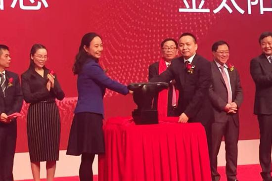 零食自主制造第一股盐津铺子登陆A股