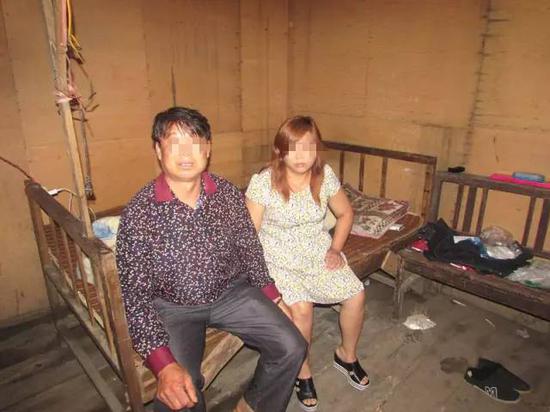 衡阳一简陋淫窝被端 男子刚走出房被抓