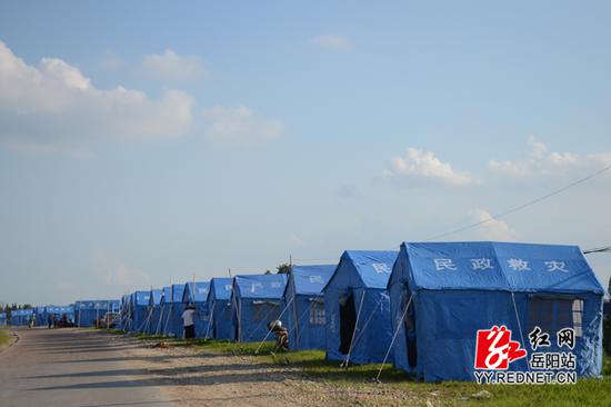 湘江湘阴沙田垸防洪大堤上临时将搭建5000顶民政救灾帐篷。