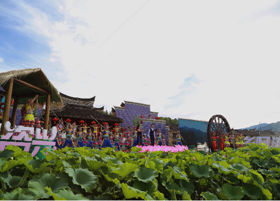 乡村旅游文化节在国家aaa级旅游区—资兴市三都流华湾景区盛大开幕