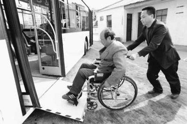 相亲对象的阿姨自行车倒了要去扶起来吗？