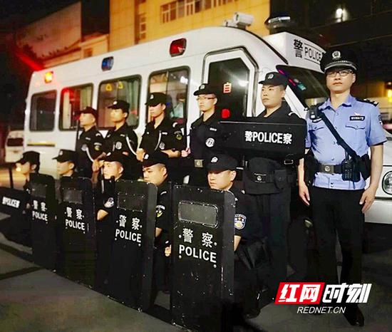 民警上街督导大巡防。